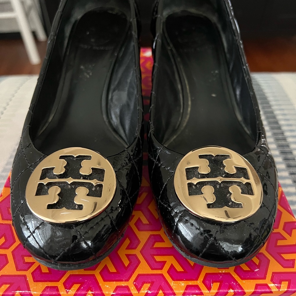 Quilted Patent Leather Tory Burch Wedges sz 8 2.5 inch wedge